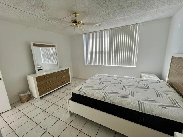 Unit 305 photo 7