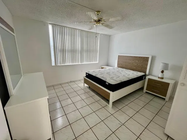 Unit 305 photo 8