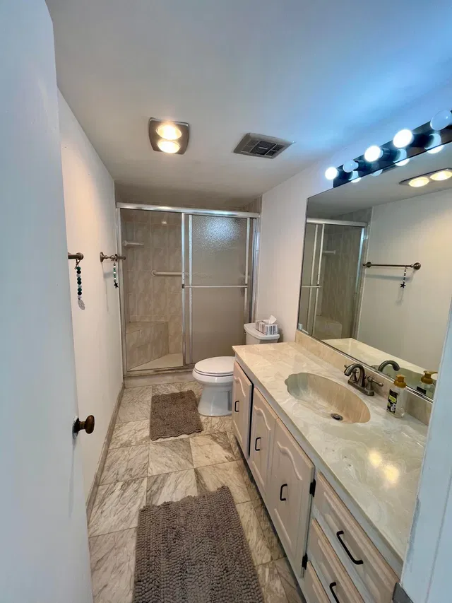 Unit 305 photo 11