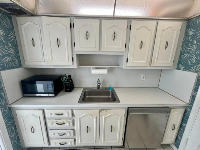 Unit 305 photo 15