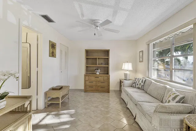 Unit 202 photo 3