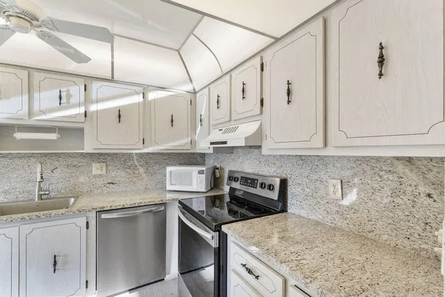 Unit 202 photo 8