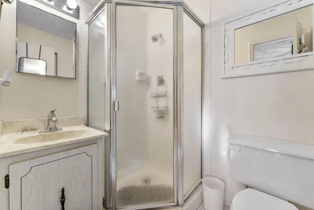 Unit 202 photo 11