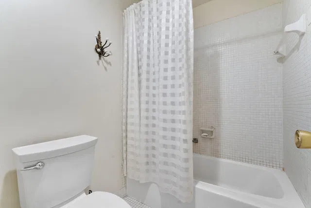 Unit 202 photo 22