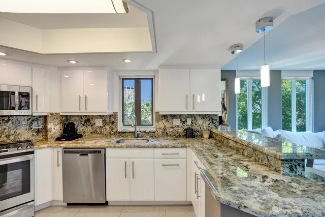 Mizner Court Unit 406 photo 8