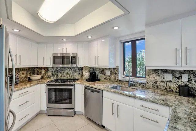 Mizner Court Unit 406 photo 9