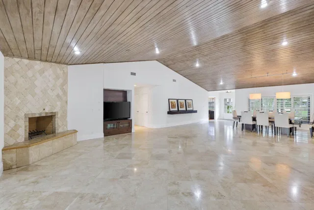 Boca Bath & Tennis Residence photo 6