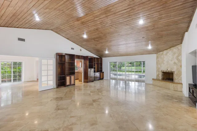Boca Bath & Tennis Residence photo 8