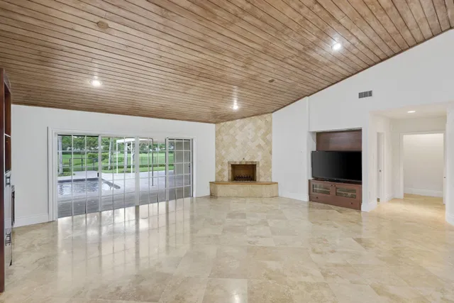 Boca Bath & Tennis Residence photo 9