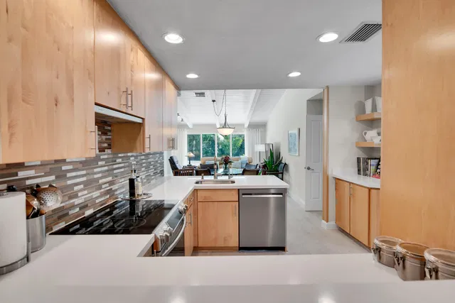Boca Bath & Tennis Residence photo 12