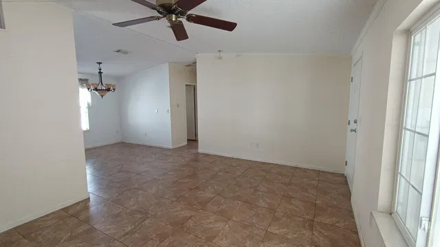 Residence photo 18