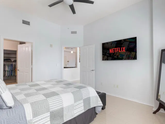 The Prado Unit 457 photo 17