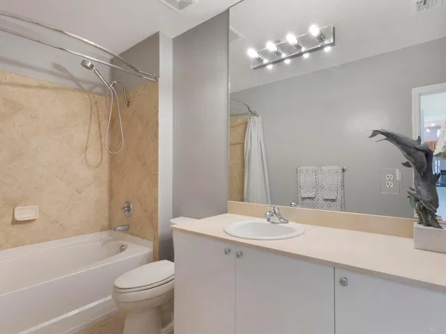 The Prado Unit 457 photo 21