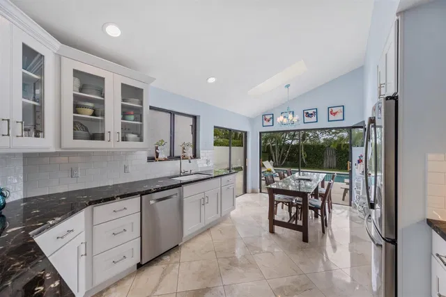 Windsor Way Residence photo 16