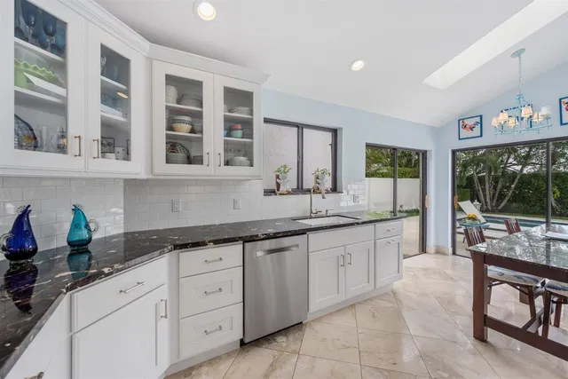 Windsor Way Residence photo 17