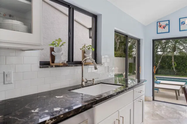 Windsor Way Residence photo 19