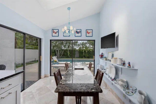 Windsor Way Residence photo 20