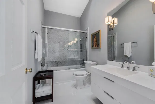 Windsor Way Residence photo 31