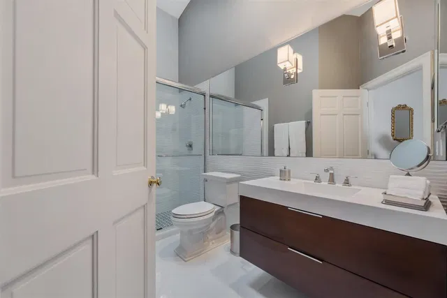 Windsor Way Residence photo 34