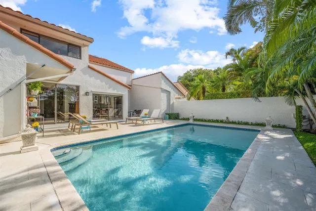 Windsor Way Residence photo 40