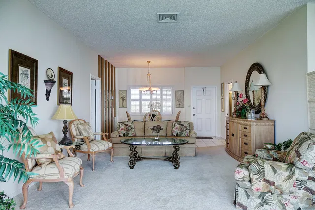 Unit C305 photo 9