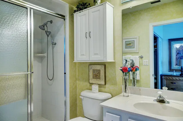 Unit C305 photo 11