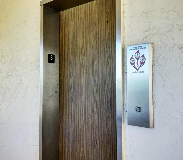 Unit C305 photo 14