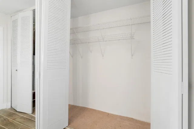 Unit F photo 22
