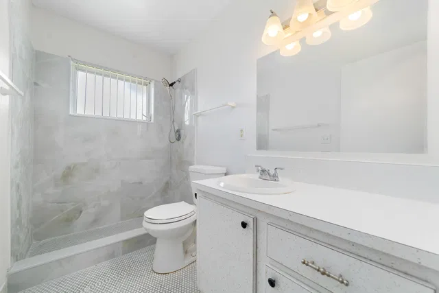 Unit F photo 23