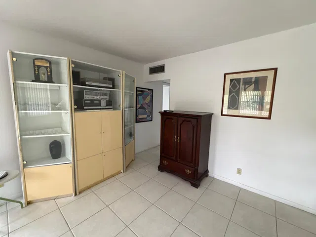  Residence photo 4