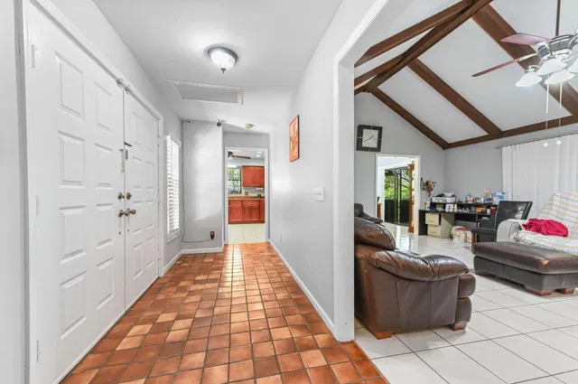 Residence photo 10