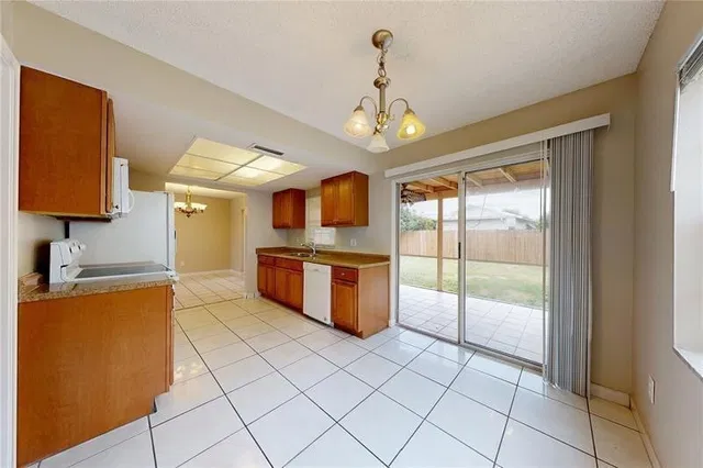 Residence photo 3