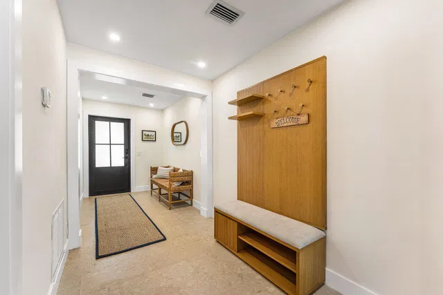  Residence photo 4