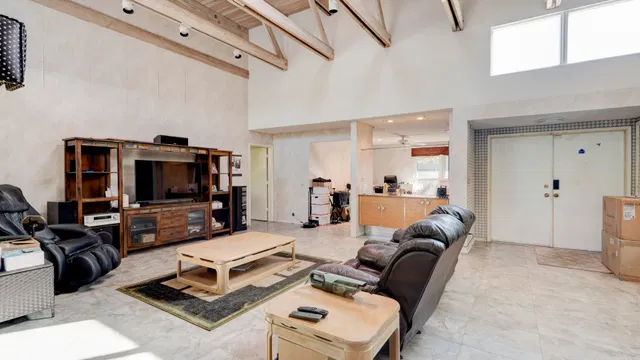 Residence photo 12