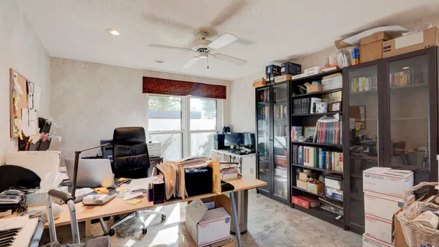 Residence photo 24