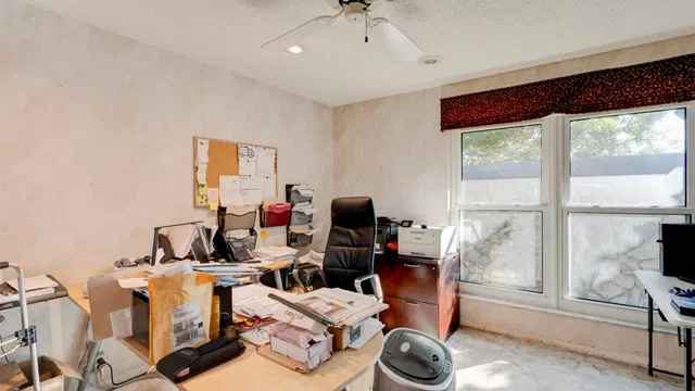 Residence photo 25