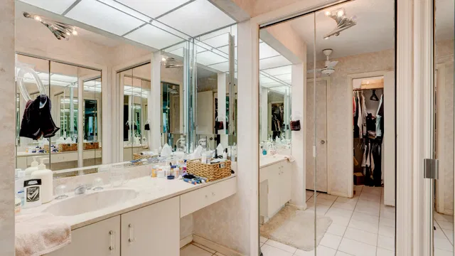 Residence photo 32