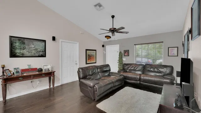  Residence photo 18