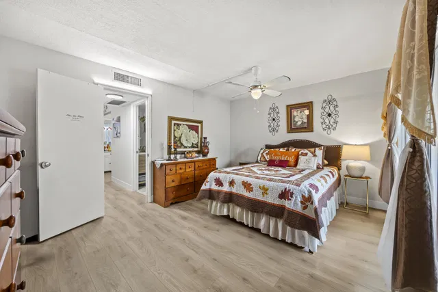 Unit 202 photo 11