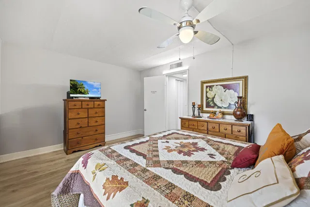 Unit 202 photo 13