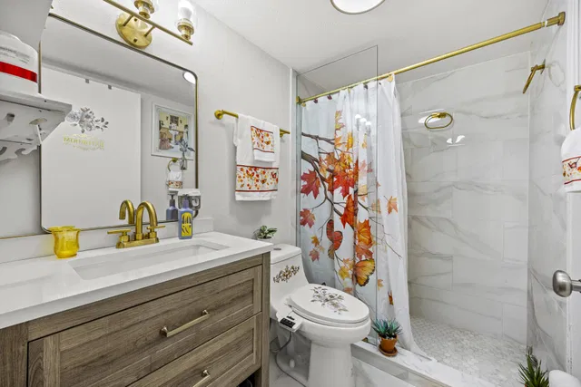 Unit 202 photo 14