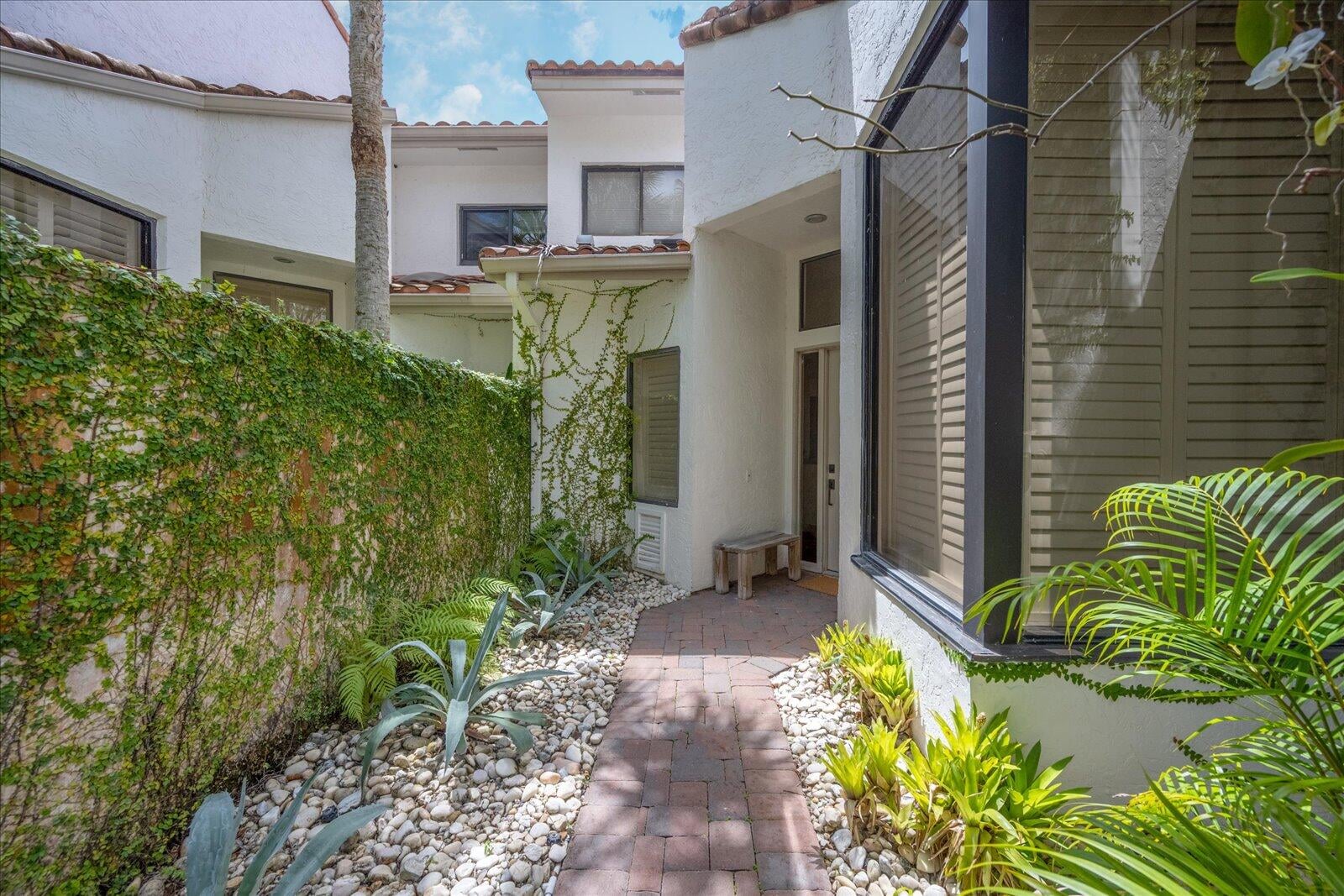 Windsor Way Residence photo 3