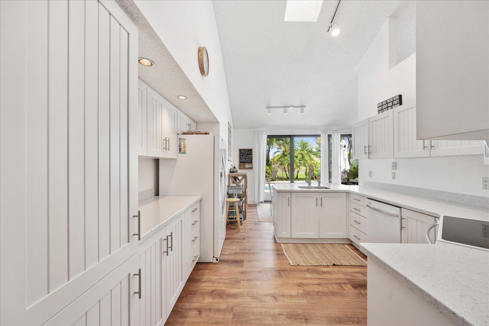 Windsor Way Residence photo 12