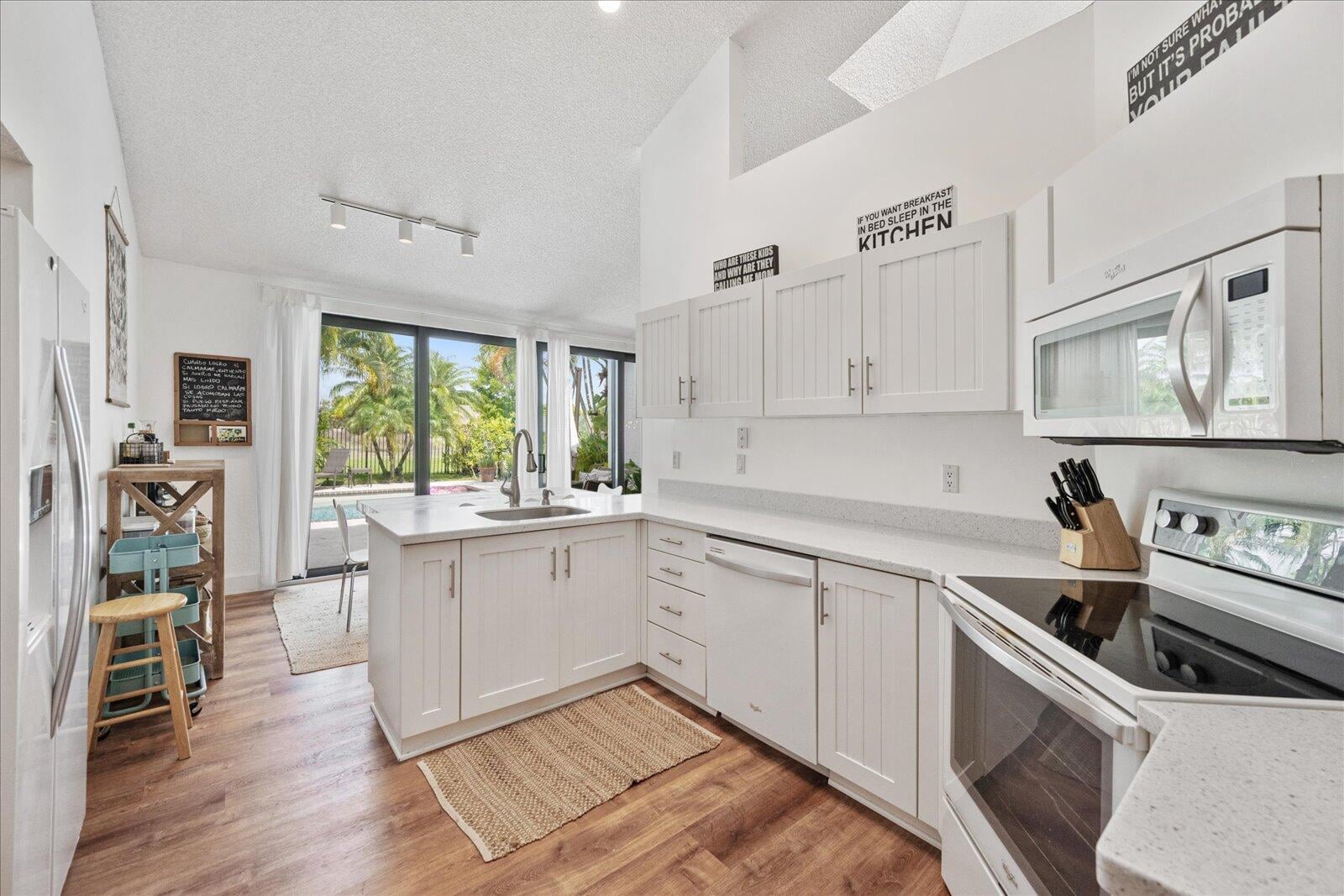 Windsor Way Residence photo 13