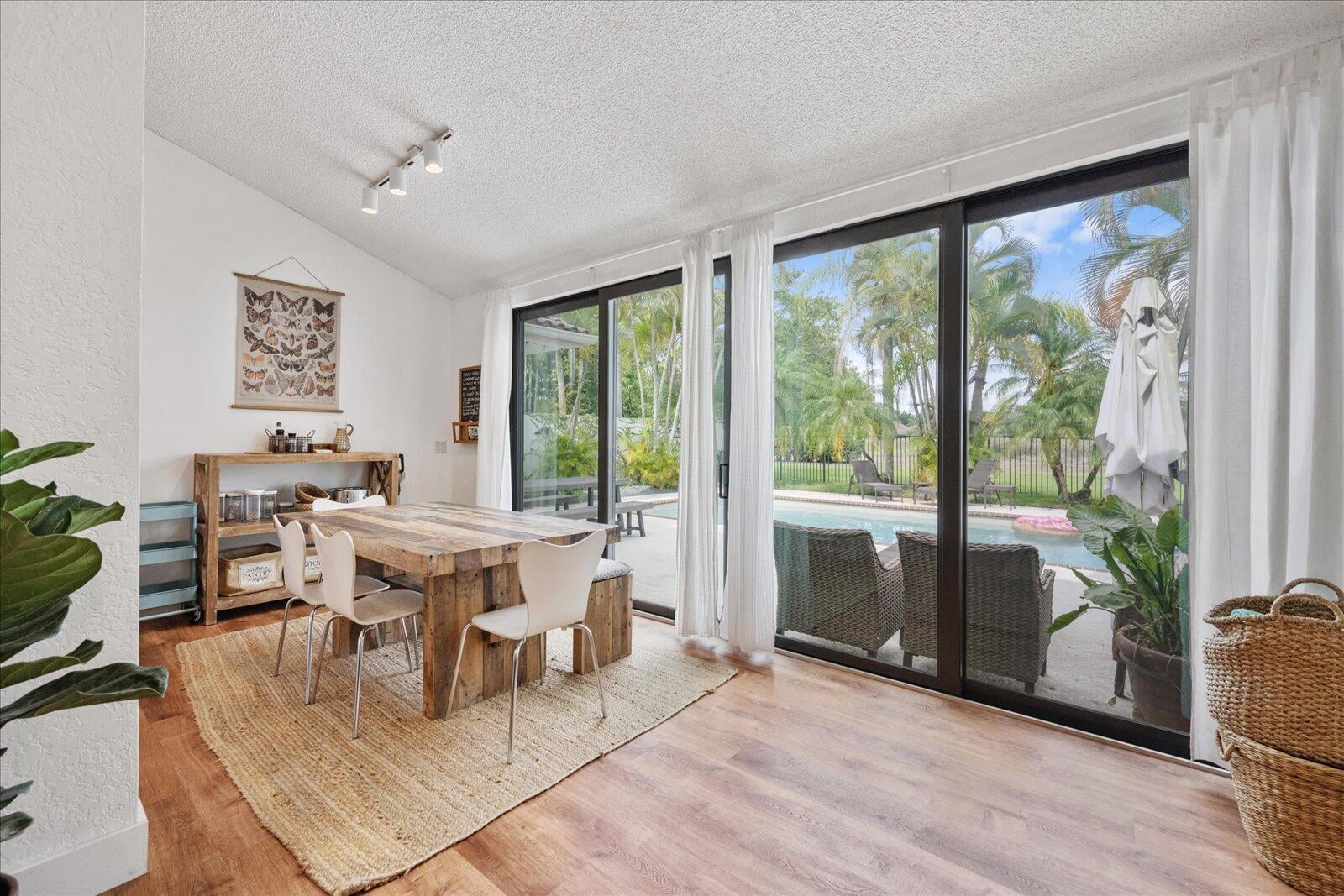 Windsor Way Residence photo 17