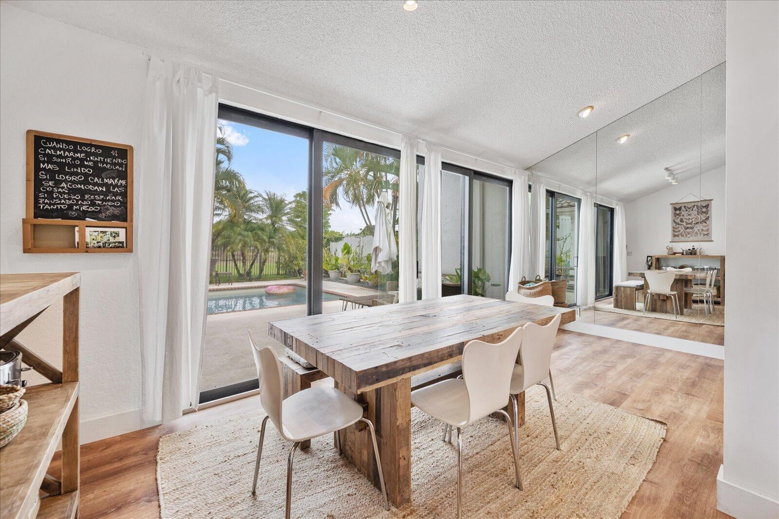 Windsor Way Residence photo 18