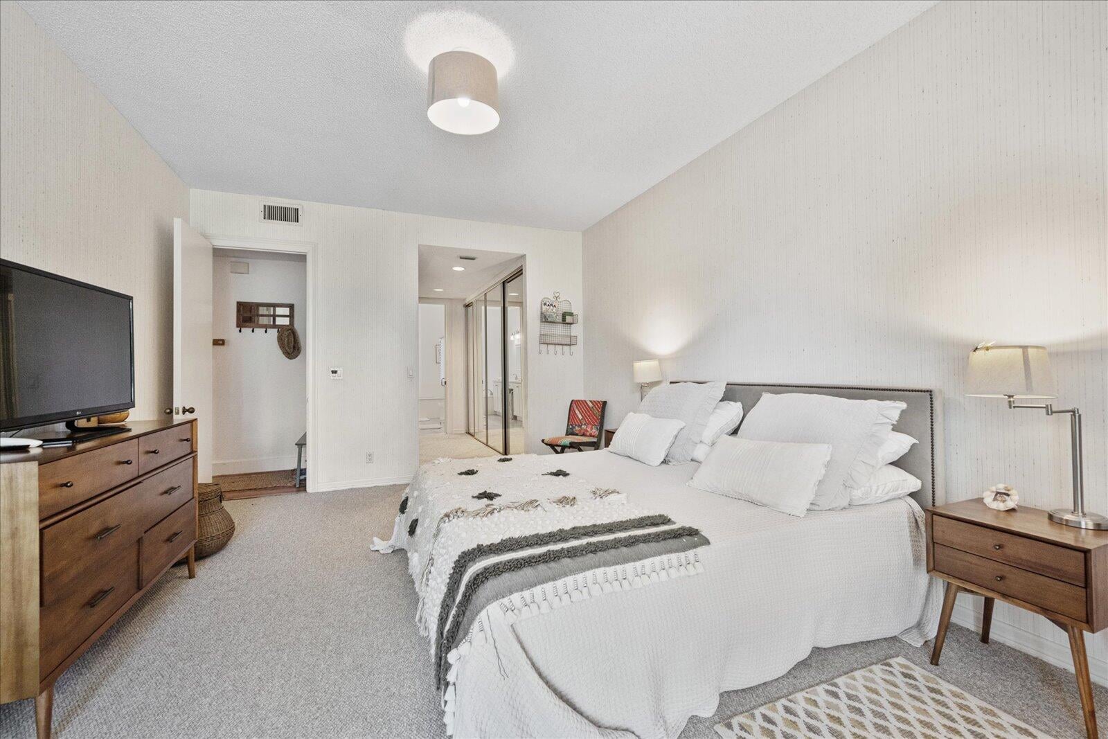 Windsor Way Residence photo 20