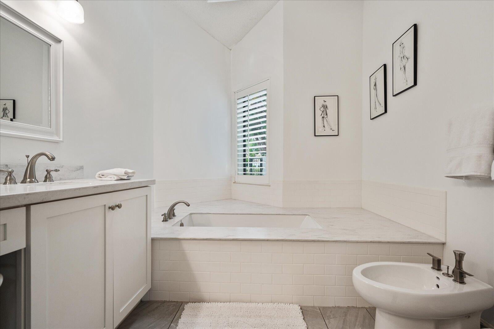 Windsor Way Residence photo 22