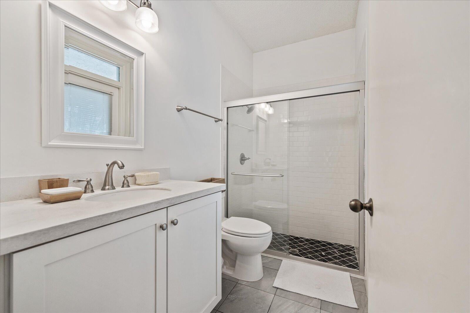 Windsor Way Residence photo 24
