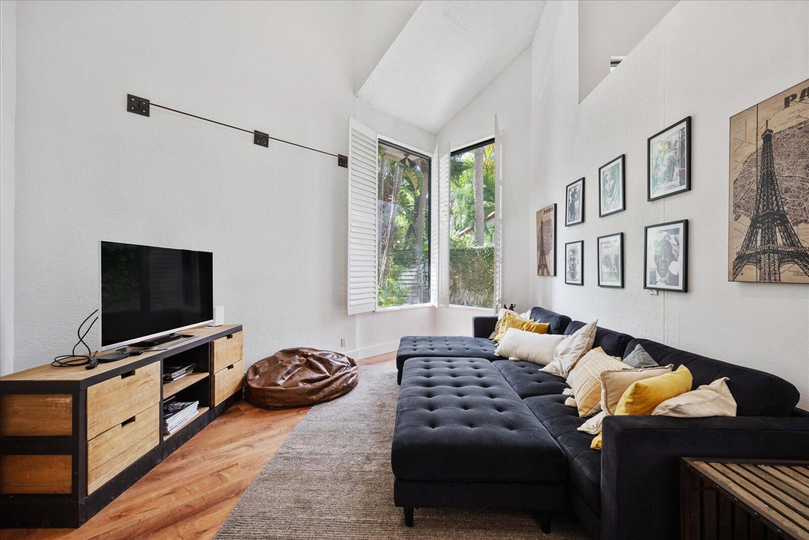 Windsor Way Residence photo 25